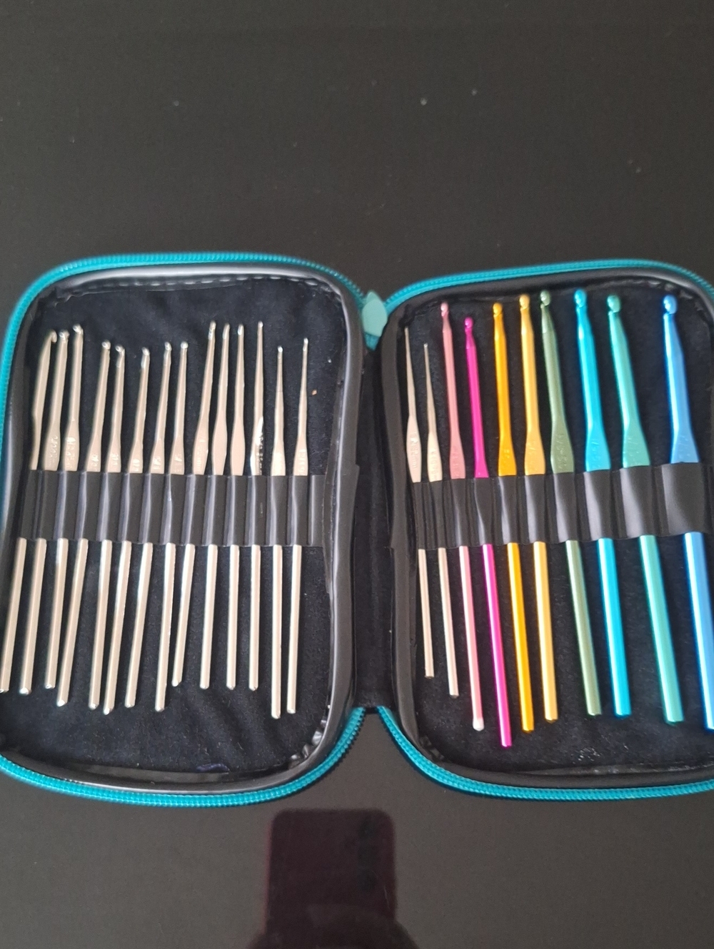 The Pioneer Woman Multicolor Aluminum Crochet Hook Set with Teal Case